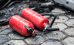 Die Beschädigung von Feuerlöschern steht unter Strafe!