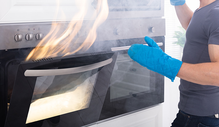 Brandgefahr durch Verwendung eines für den Temperaturbereich ungeeigneten Backofenpapiers