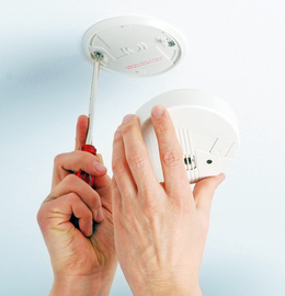 SCEL-SYSTEMS Brandschutz Ulm: Wir installieren, pruefen und warten Rauchwarnmelder (Rauchmelder) nach den gesetzlichen Vorgaben.