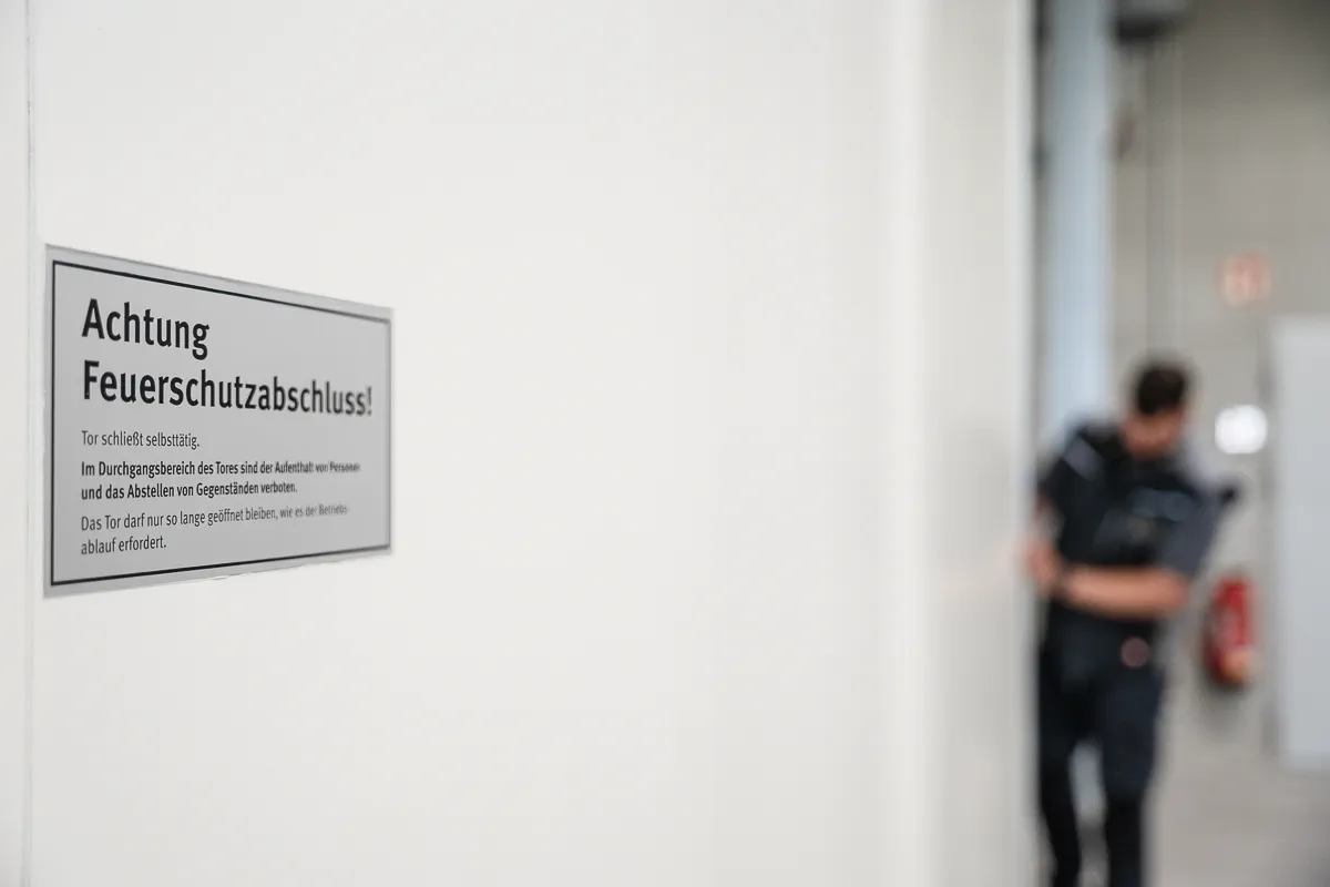 Feuerschutzabschluss als Teil von Fluchtwegsicherung und Verriegelungssystemen im technischen Brandschutz bei SCEL-SYSTEMS